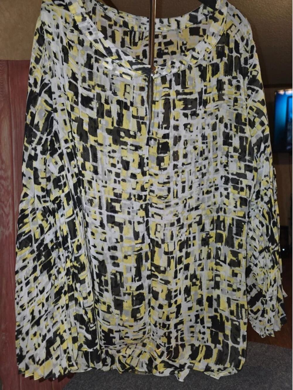 Women’s Plus Size 3x Sheer Chiffon Yellow & Black Geometric Pleated Bell Sleeve